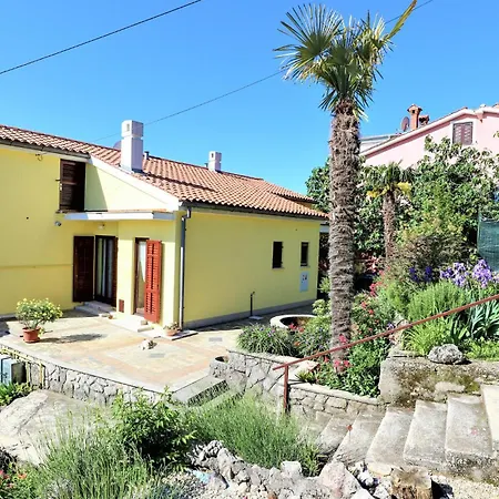 בית נופש 3 Bedroom Stunning In