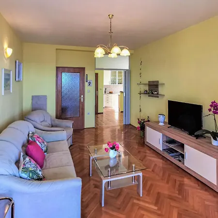 בית נופש 3 Bedroom Cozy In *