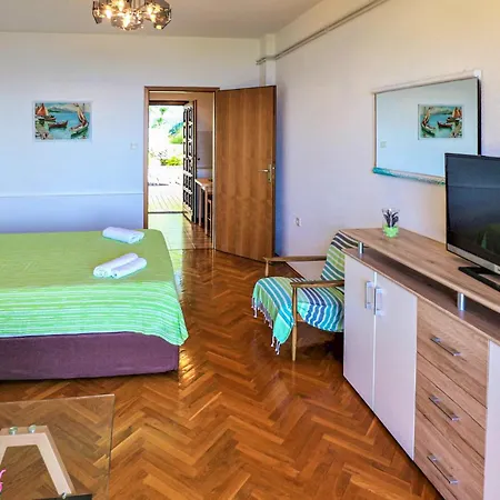 3 Bedroom Cozy In
